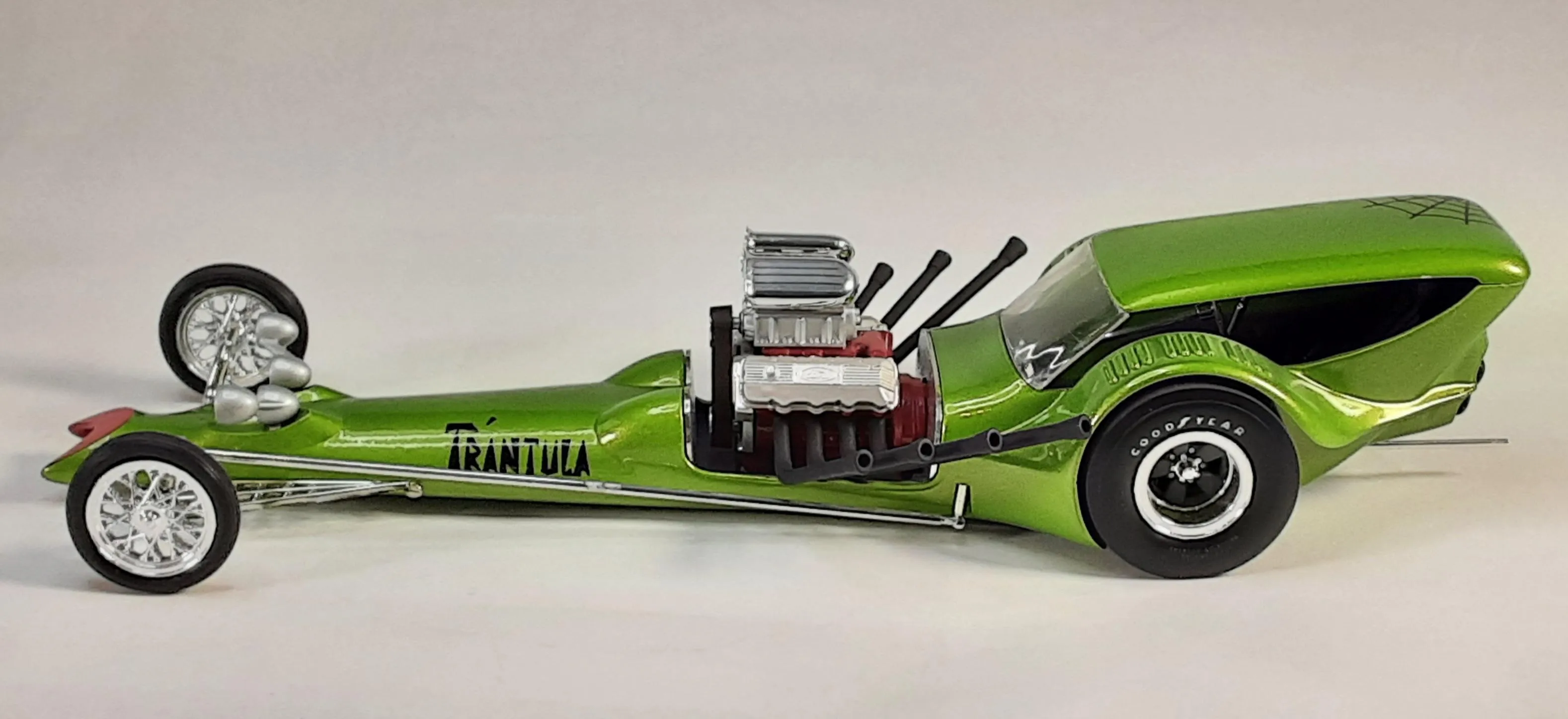 /img/22005-tarantula-car-future.webp