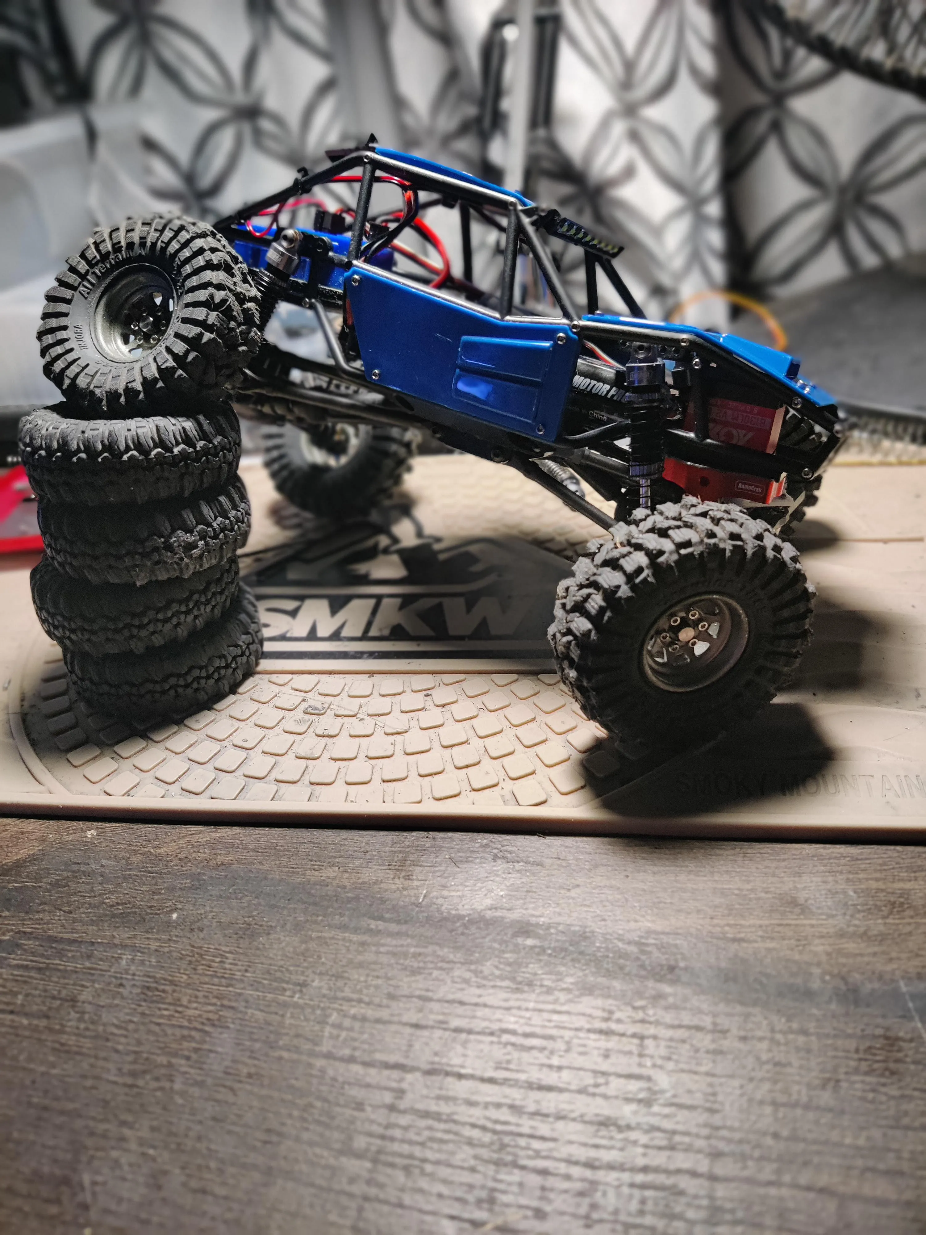 /img/22219-tarantula-4x4-driving.webp